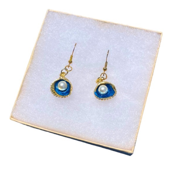 Jewelry - Maricopa Clay Oyster Plus Mother of Pearl Earrings
